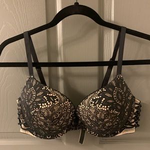 Victoria’s Secret Very Sexy push-up bra